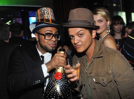 bruno mars y philip lawrence