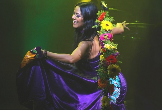 lila downs, oriunda de oaxaca, mxico