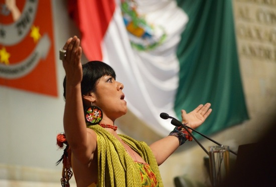 reconocimiento a lila downs por su altruismo