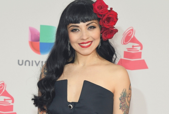 mon laferte en los premios grammy 2016